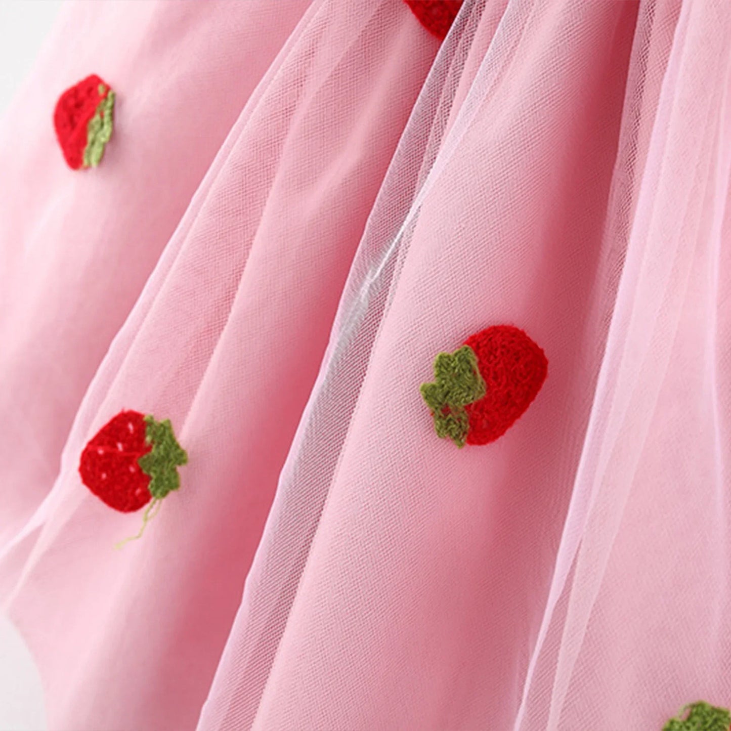 Summer New Girls Dress Small Flying Embroidered Strawberry Cool Princess Dress