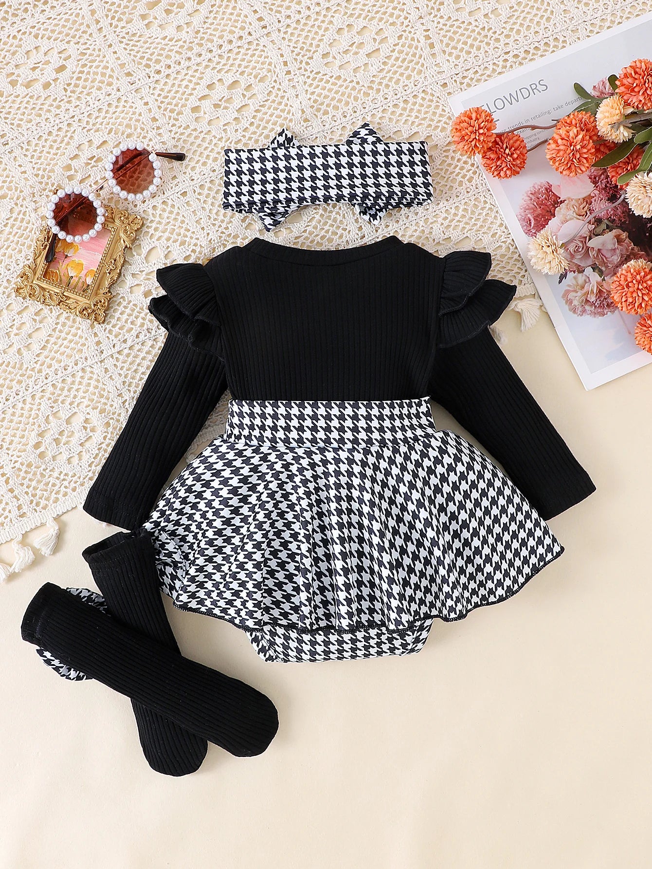 2PCS In Autumn, Baby Girls Aged 0-1 Years Old Have Comfortable Sweet And Cute Black Top + Houndstooth Skirt + Hair Band